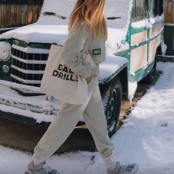 Daily Drills Set of Mint Green “Dew” Cropped Reversible Sweatshirt & Joggers - Picture 1 of 11